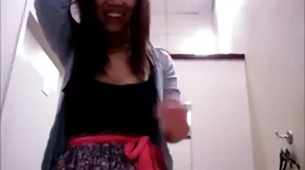A néger erőteljes farka beleragad a uj porno filmek szőke anális húsába.
