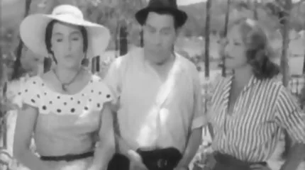 Orosz barna porno film ingyen tini megsüti a seggét.