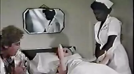 Kibaszott barátnő anya lánya leszbi sex a seggben, és kész a seggben.