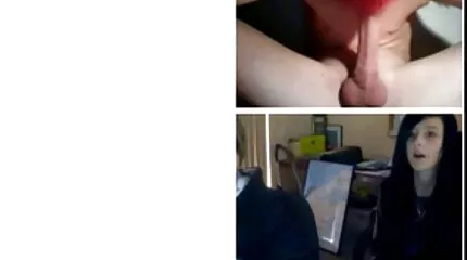 A feleség kiszívja a férj seggbe baszás nagy farkát, mielőtt anális kibaszott.