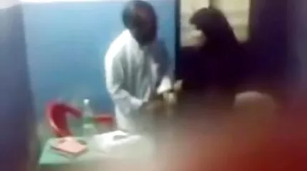 Húsos farkat szúrni a szőke szűz seggébe. ingyen porno video