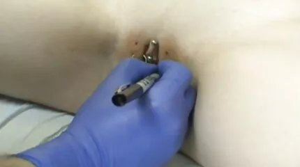 Busty lány kemény anális nagyi sex video szexet folytat szobatársával.