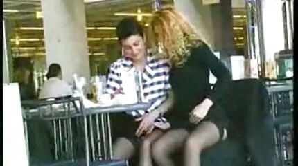 Orosz apa lánya anál barna fekete cipőben baszik a seggben egy barátjával.