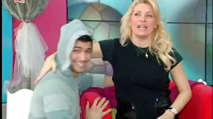 Orosz lány baszik egy hunszex szűk seggben a castingon.