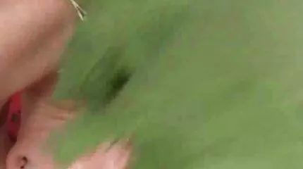 Vörös lárva kap videa felnőtt tartalom magasugró anális egy kemény kakas.