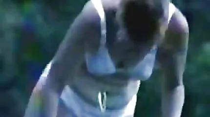 Kövér segg fiatal lány baszik érzéki szex videók anális először, és kap egy csomó zümmögés.