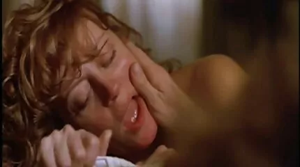 A lapos sexes videok mellkasú szőke fingban szar, és anális orgazmust kap