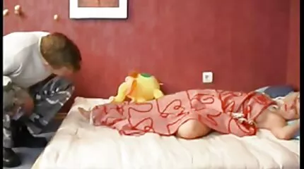 A versenyző törött végbélnyílása folytatni akarja a kurva. szájba élvezés videok