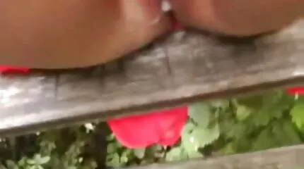 Dupla behatolás és mély szopás egy vékony szecfilmek barnától.
