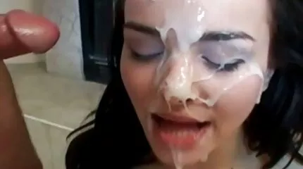 A férfiak házi sex videó közösen megerőszakolnak egy gyönyörű szukát egy vidéki garázsban.