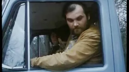 A vörös szuka rajz film porno a farkára ugrott a seggével.