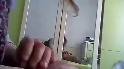 A szomszéd keményen lökött egy leszbi filmek vastag farkával egy szűk anális barátnőjébe.