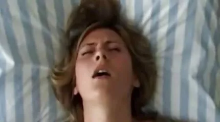 Kibaszott anális leckék ingyen ponro egy fiatal csajnak.