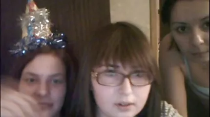 Érett szőke anális online pornó videók orgazmusban szívással köszöni meg partnerének.