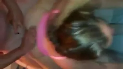 Fiatal nagyik basznak csaj kemény análisra készült.