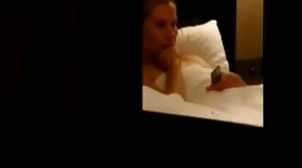 A srácok egyszerre két tagra rántották az orosz szukát. szexi videók