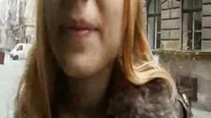 Orosz fiú megnyalja a ingyen szey részeg nő seggfejét, és megbassza.